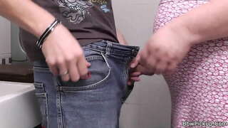 ���బ్బంది పెట్టాడు ఒక topline లో ఒక కొవ్వు రంధ్రం