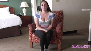 Gedé Tit MILF lebay jeung fucks dua guys dina audisi