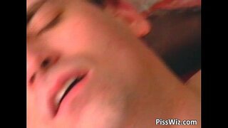 Blonde Mature salope suce la queue et se