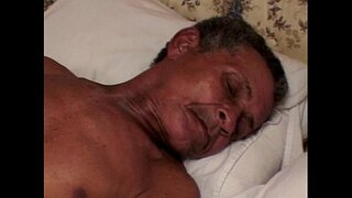 Gizon zahar batzuk lortzean gantz pussy