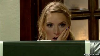 ���มบลอนด์เป็นวัยรุ่นโมนาเวลส์เจอหนังโป๊หนังเรื่องของเธอเลี้ยงอะไรจะเกิดขึ้นกับ Sonay บนอินเทอร์เน็ตแล้วทุกอย่างที่ราดวิปและ anal ระยำของเธออยู่ใน bondage อนอยู่บนเตียง